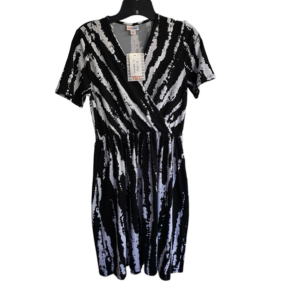 LulaRoe CHANTALE Black & White Cross Front Dress Size EXTRA SMALL NWT - Picture 7 of 7
